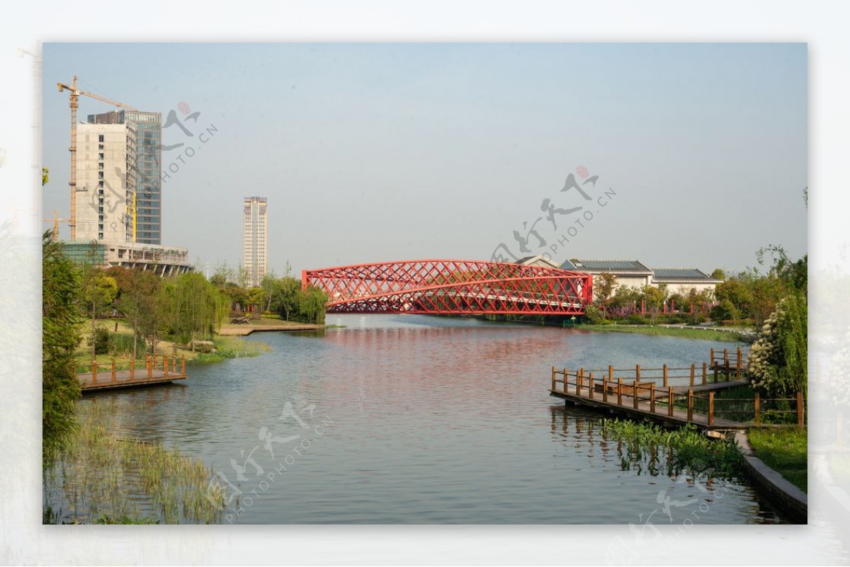 松江国际生态商务区五龙湖上螺旋图片