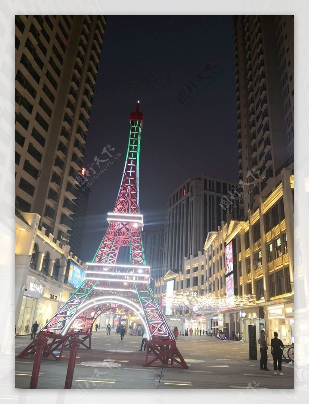爱富尔铁塔商业街夜景图片