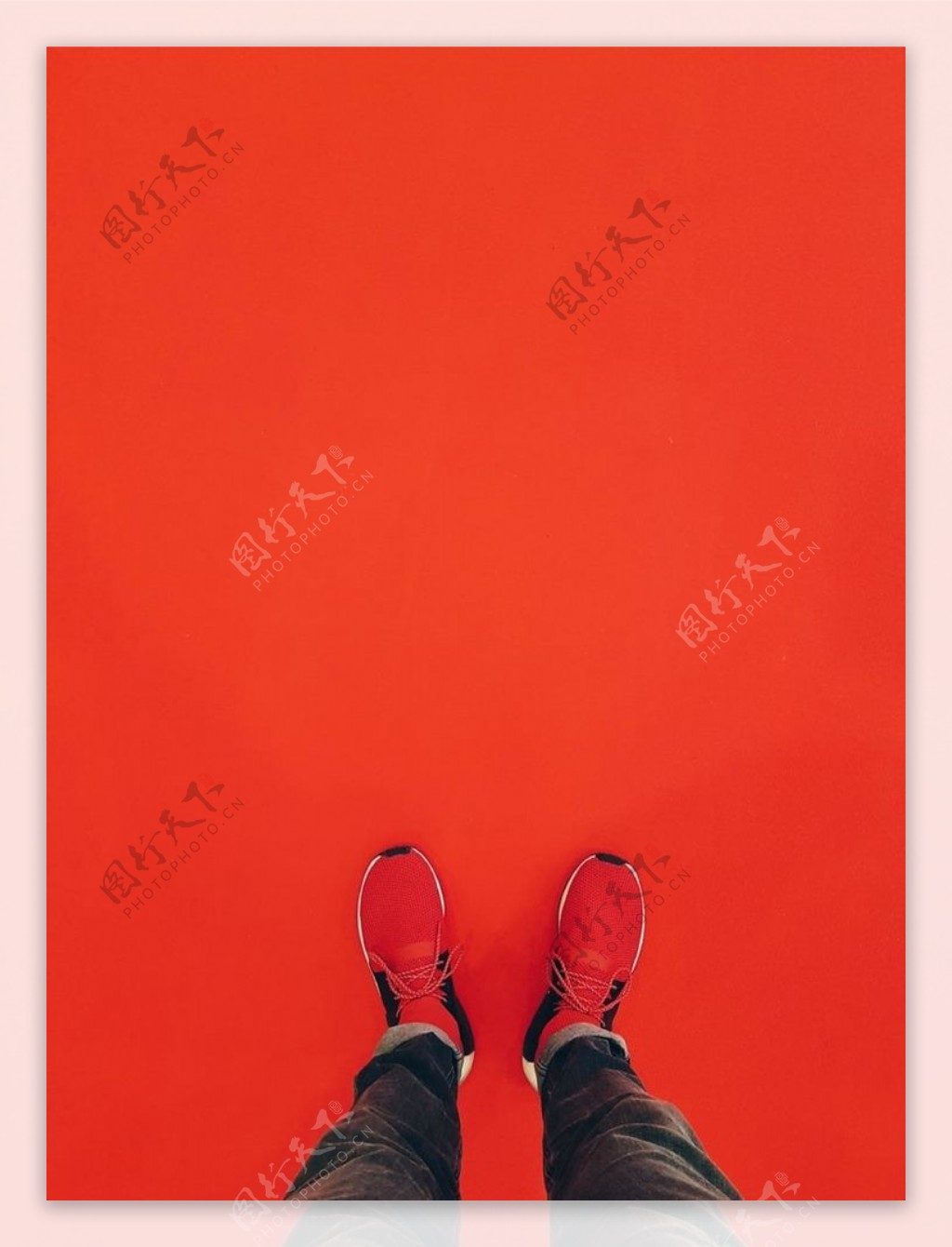 红色鞋子图片