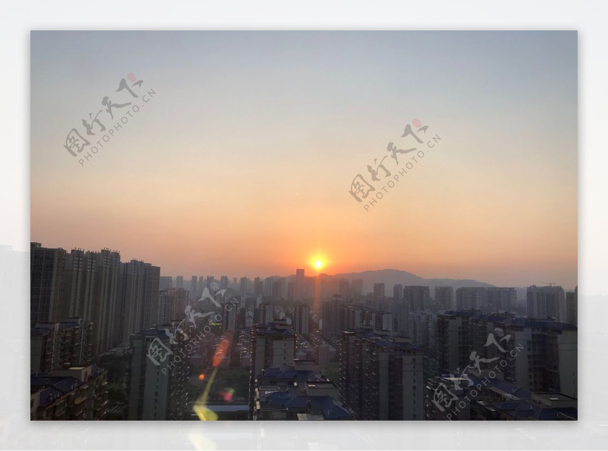 城市的朝阳落日图片