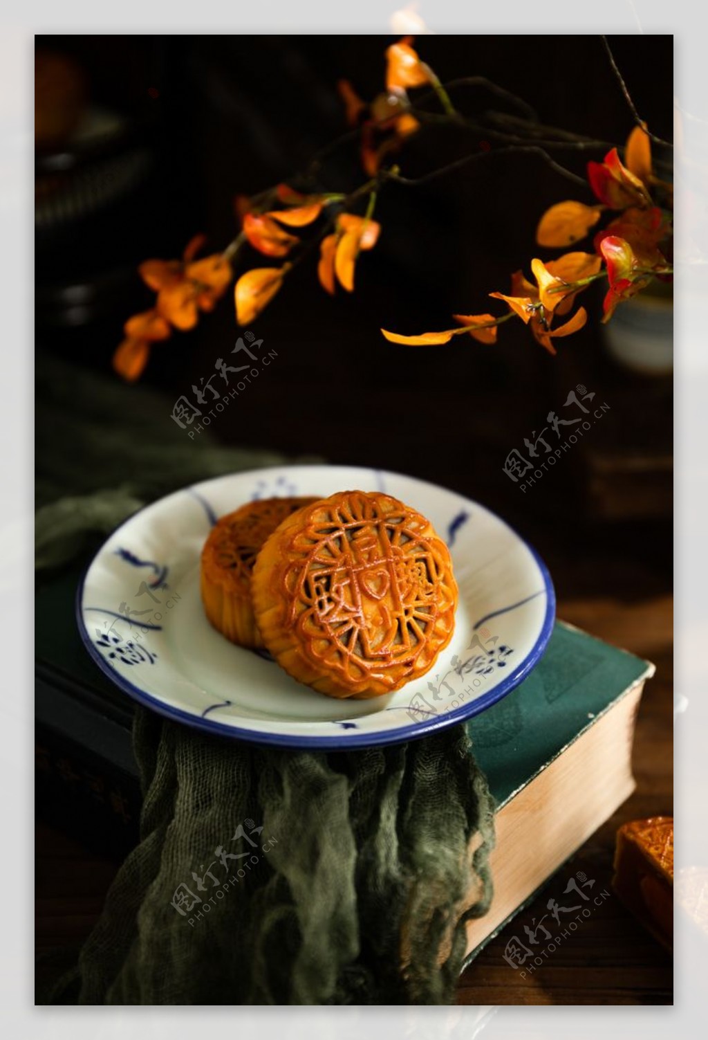月饼中秋美食背景海报素材图片