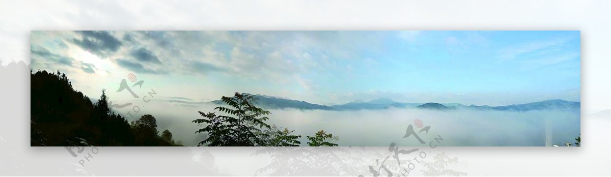 黄平县县城云雾背景图图片