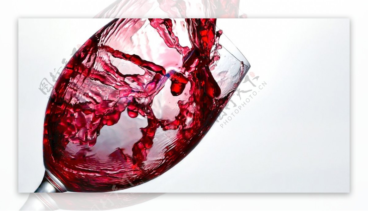 红色葡萄酒倒玻璃红酒图片