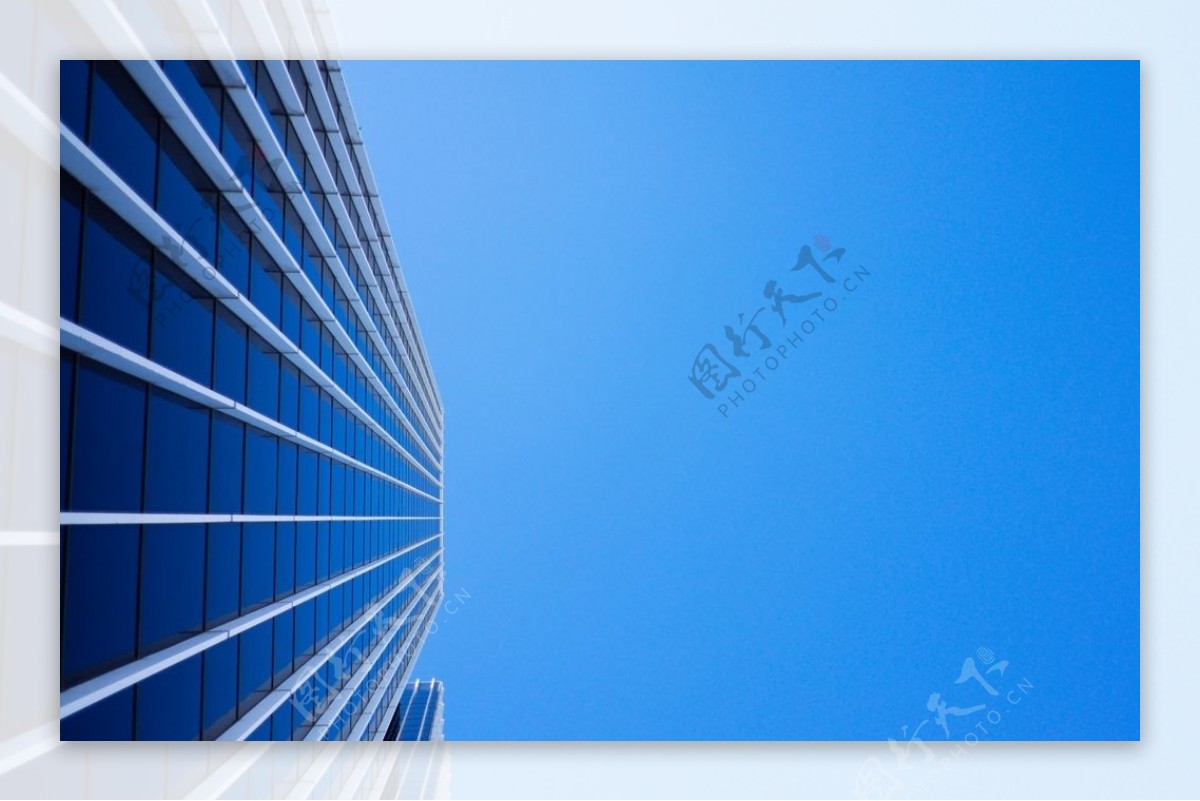 蓝天和大楼外立面图片