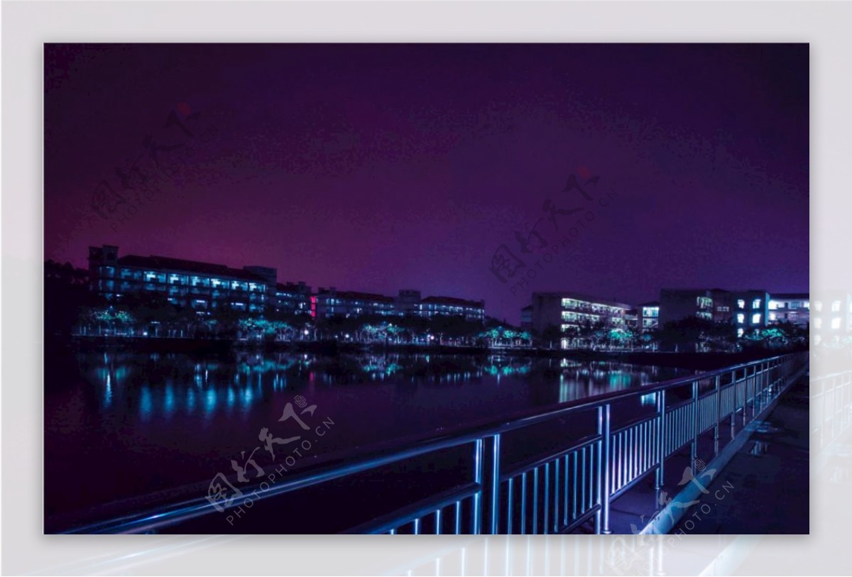 湖泊夜景赛博朋克风格图片