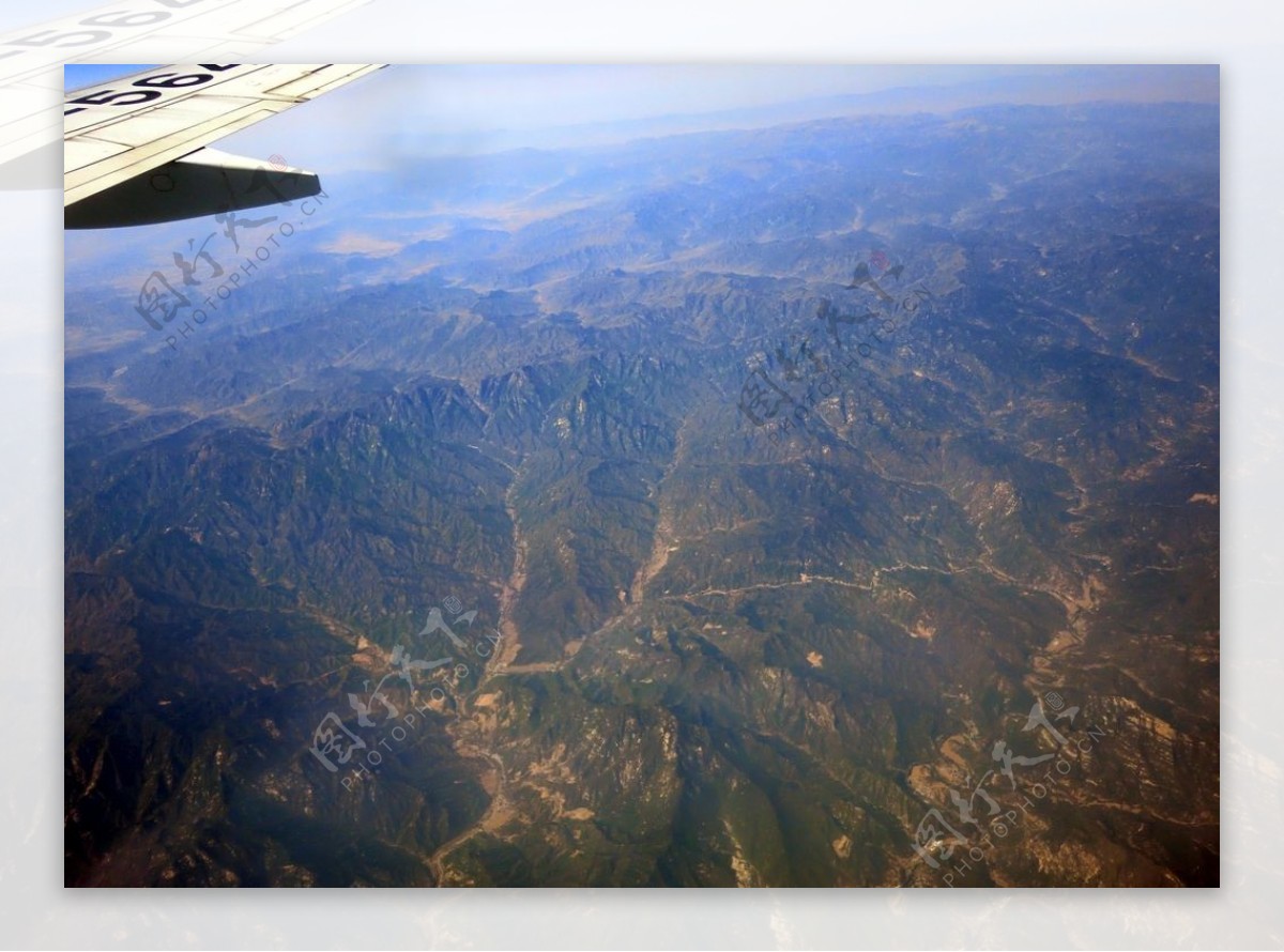 飞机窗外风景图片