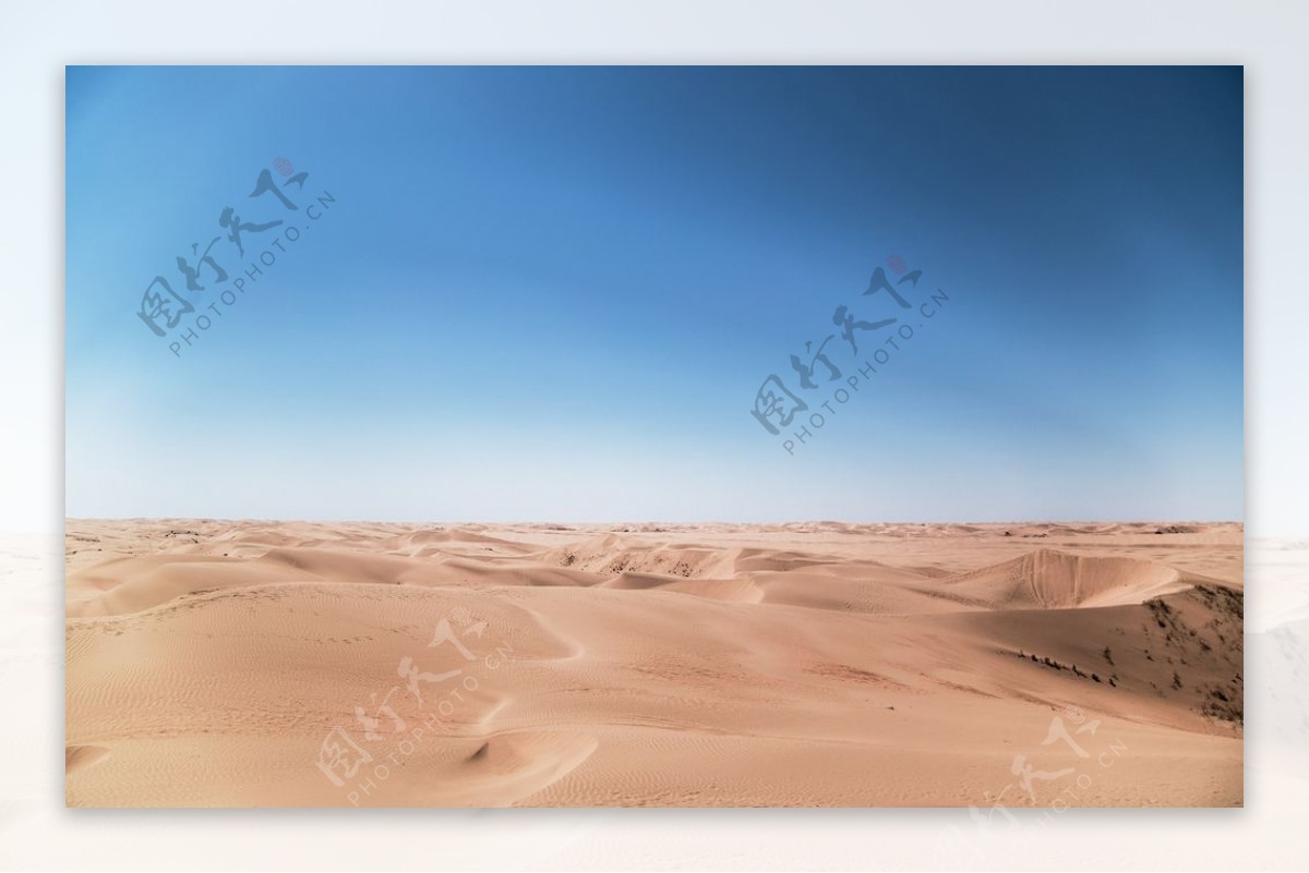 蓝天下的沙漠高清摄影图片