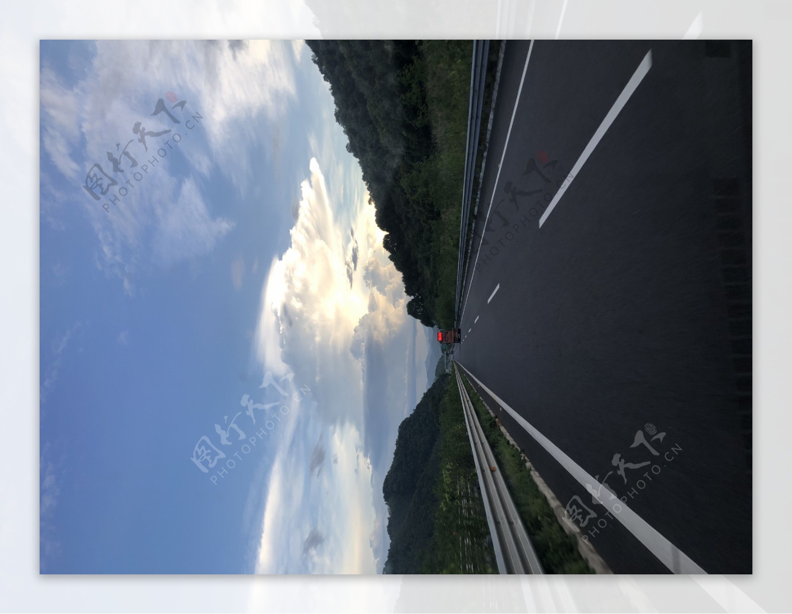 高速公路云彩图片