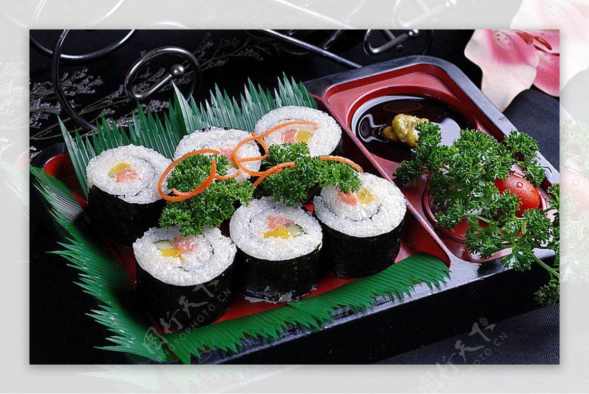 日本料理三文鱼寿司图片