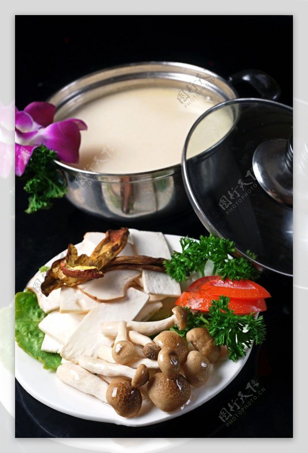 锅美味菌王锅图片